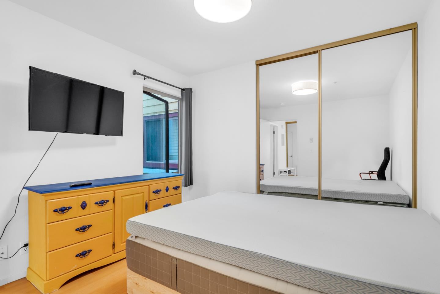 1930 Mission Street 4