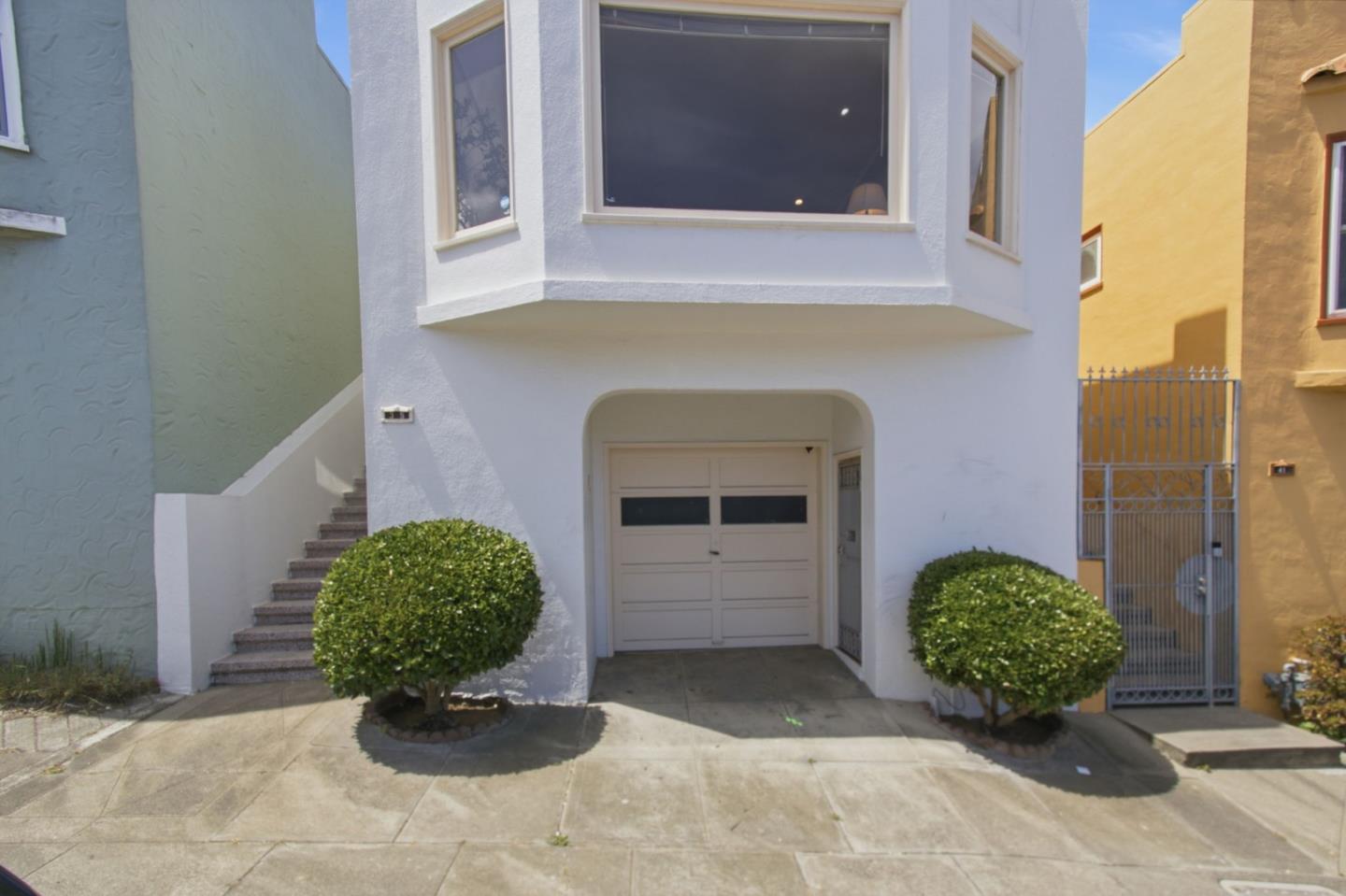 35 Castle Manor AVE