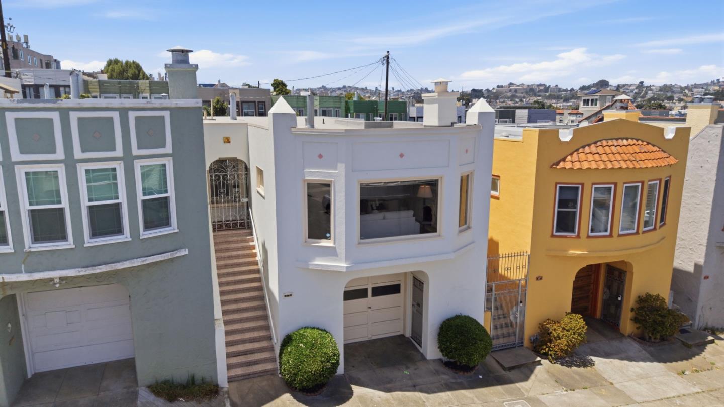 35 Castle Manor AVE