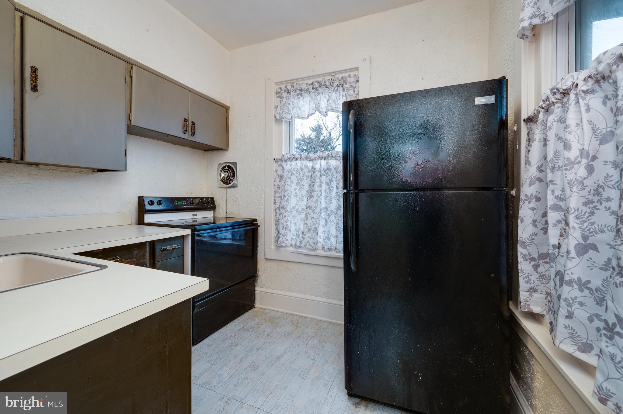 29 E 4TH STREET