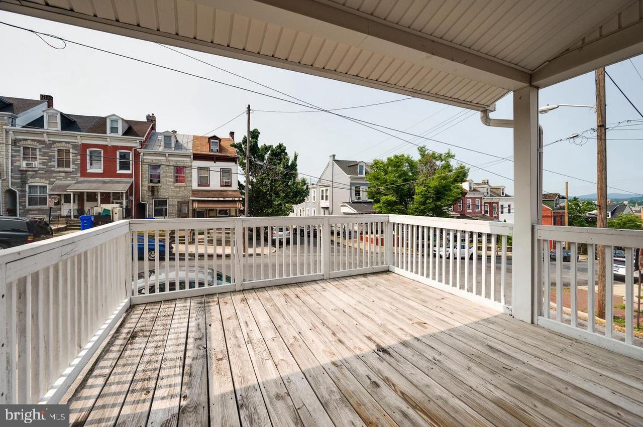 1233 GREEN STREET 2