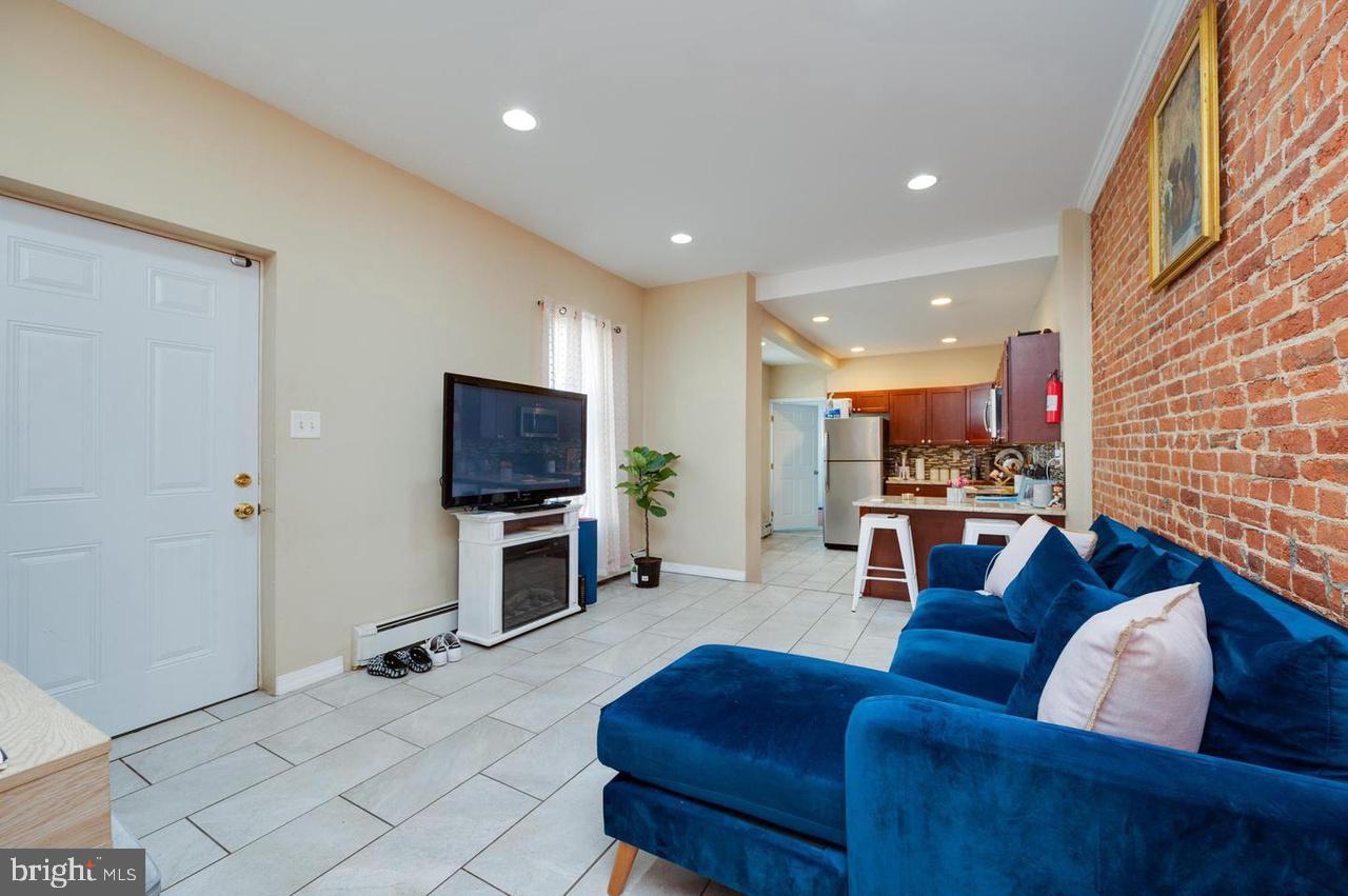1233 GREEN STREET 2