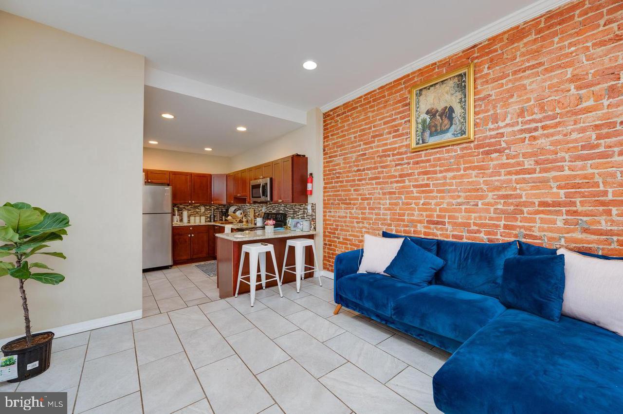 1233 GREEN STREET 2