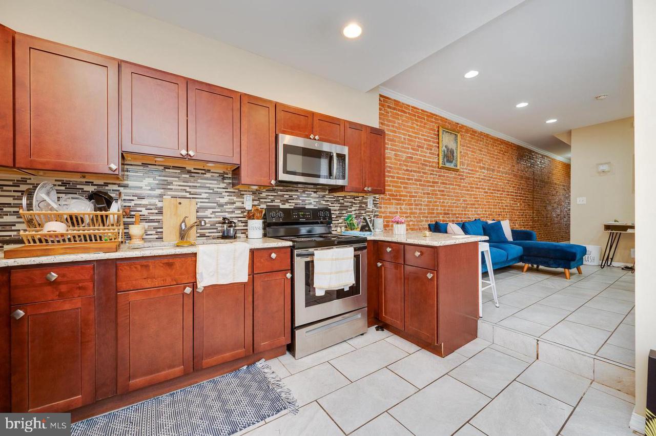 1233 GREEN STREET 2