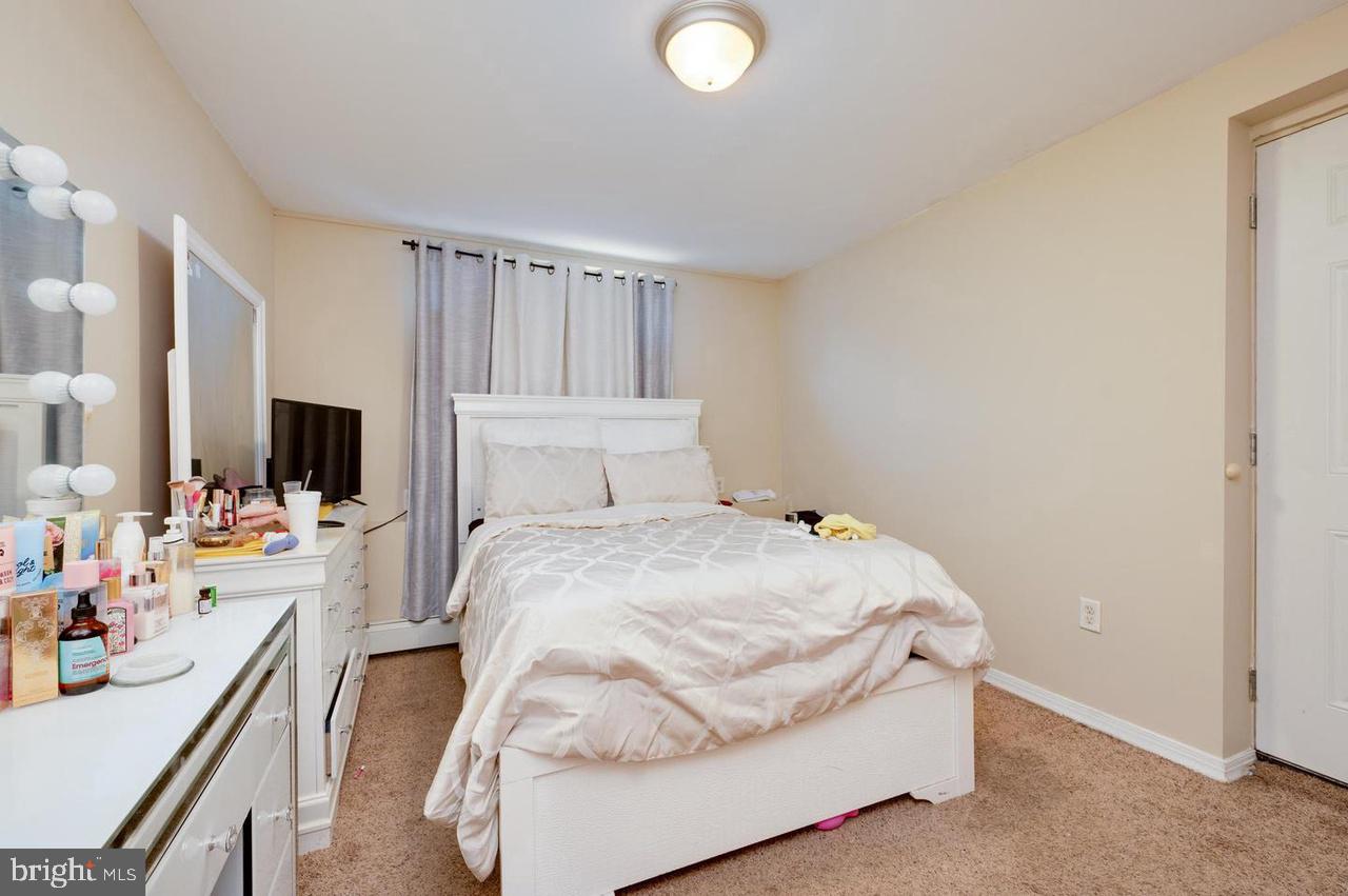 1233 GREEN STREET 1