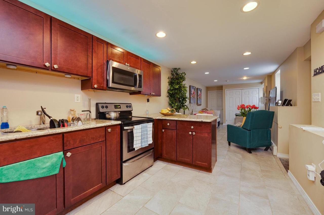 1233 GREEN STREET 1