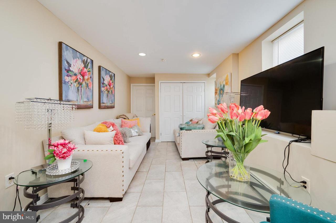 1233 GREEN STREET 1