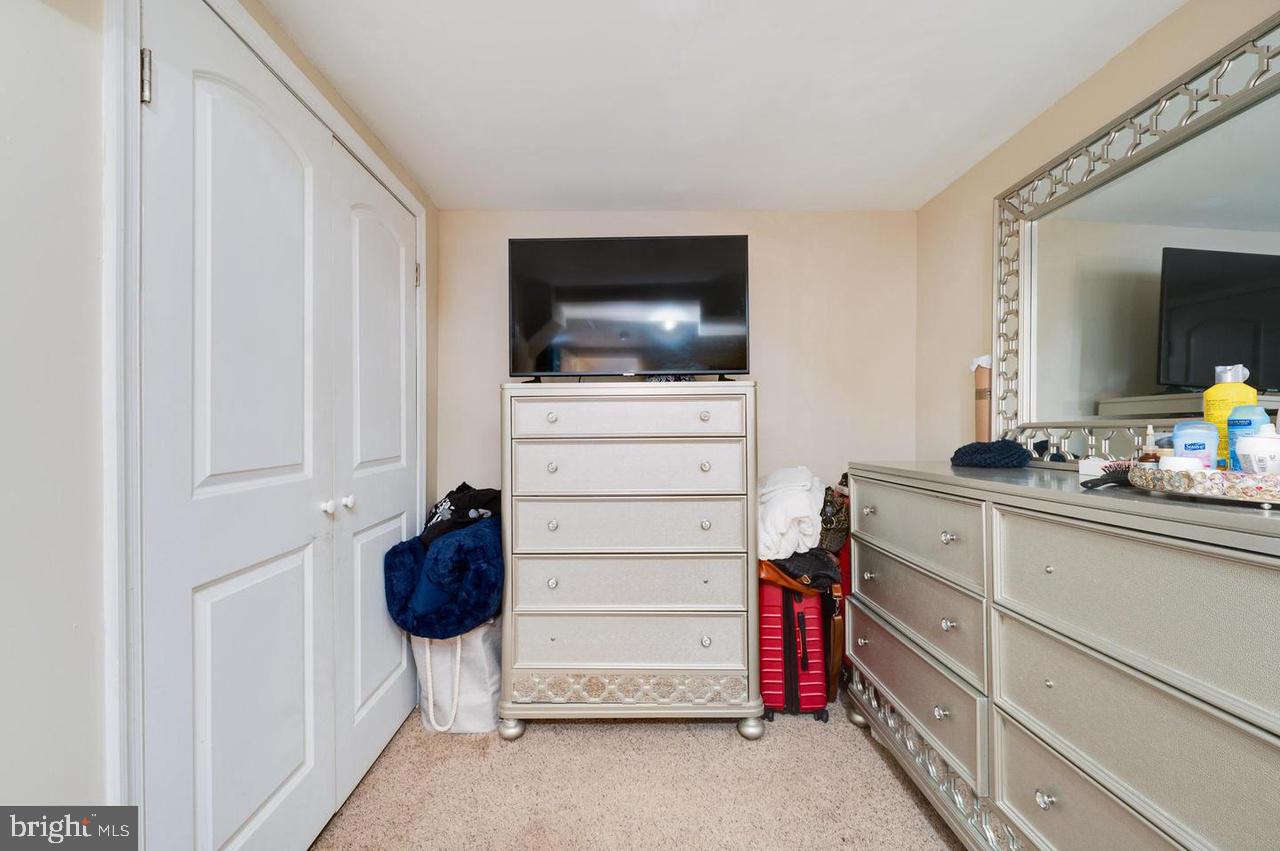 1233 GREEN STREET 1