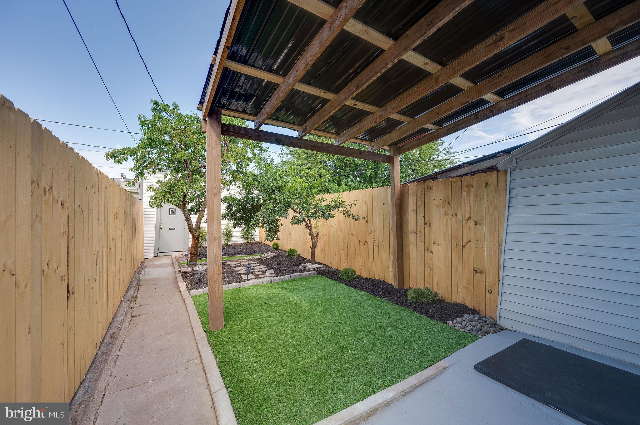 554 GORDON STREET