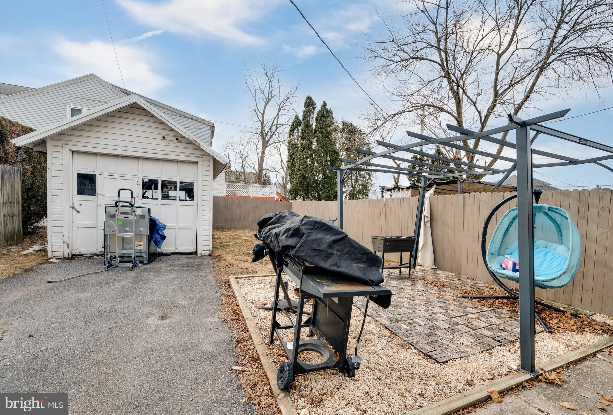 1008 E BELLEVUE AVENUE