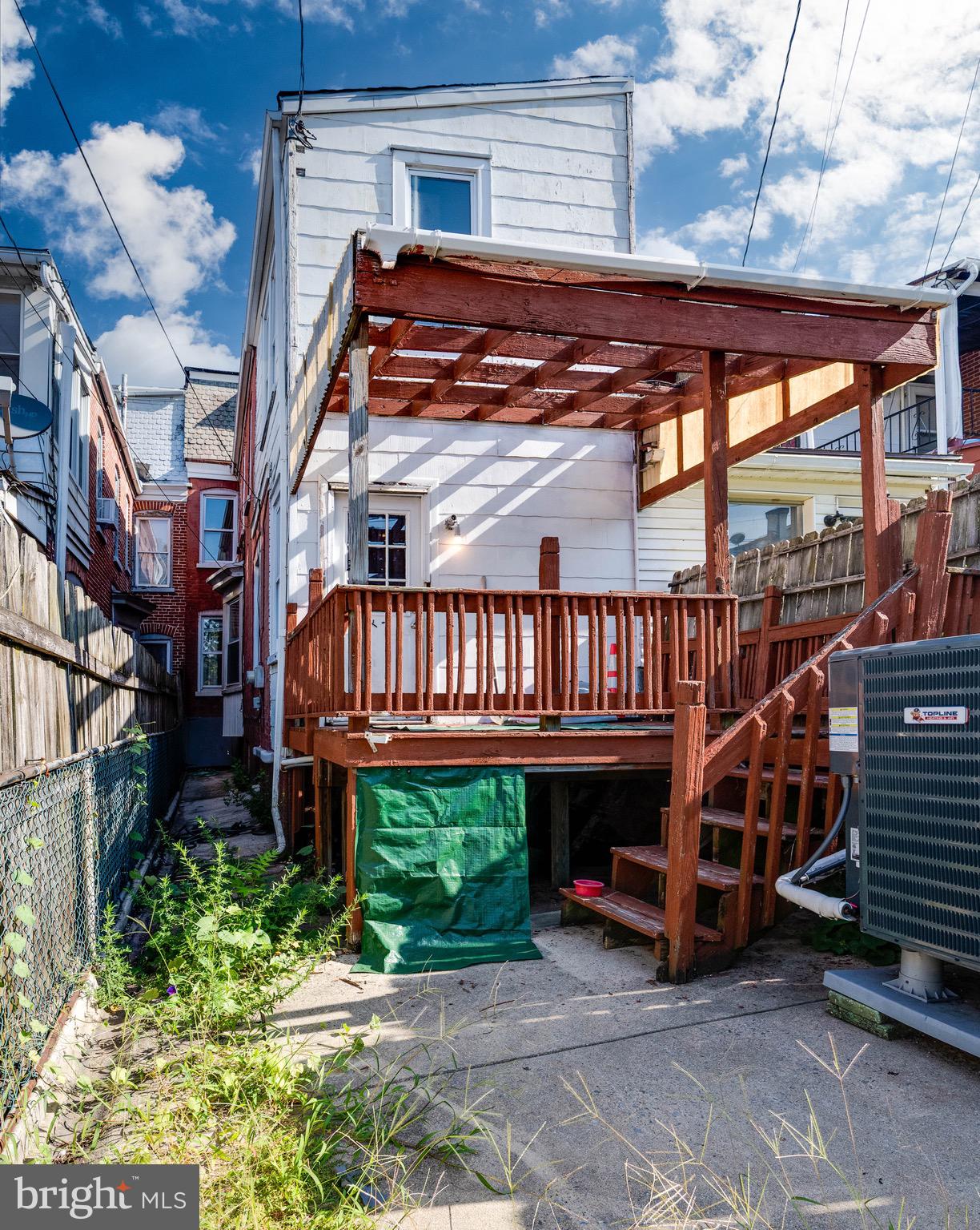 1046 PERRY STREET