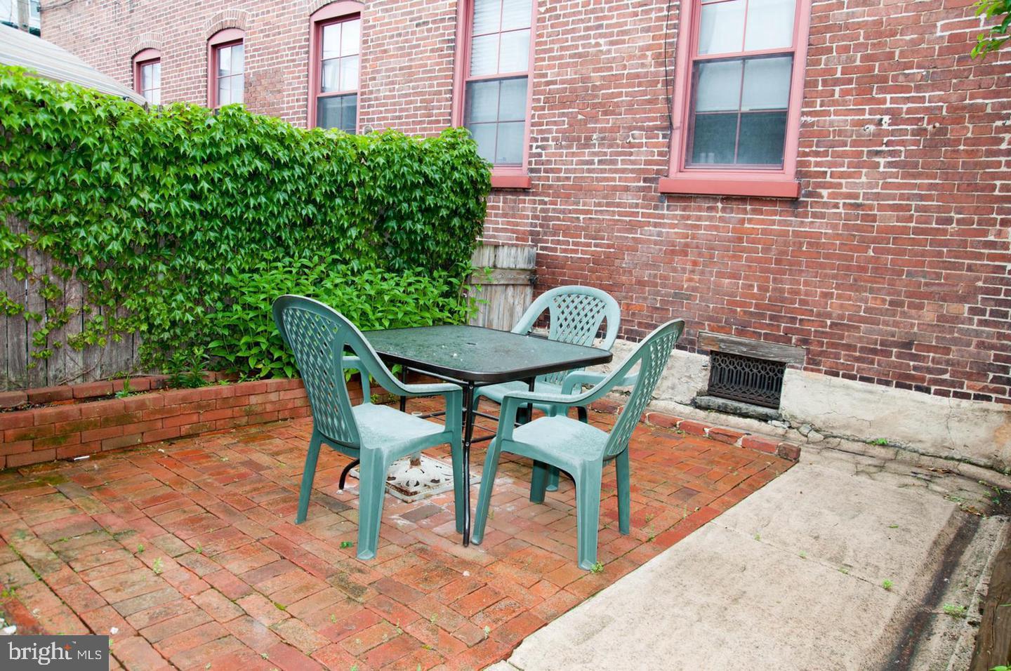 535 LAUREL STREET