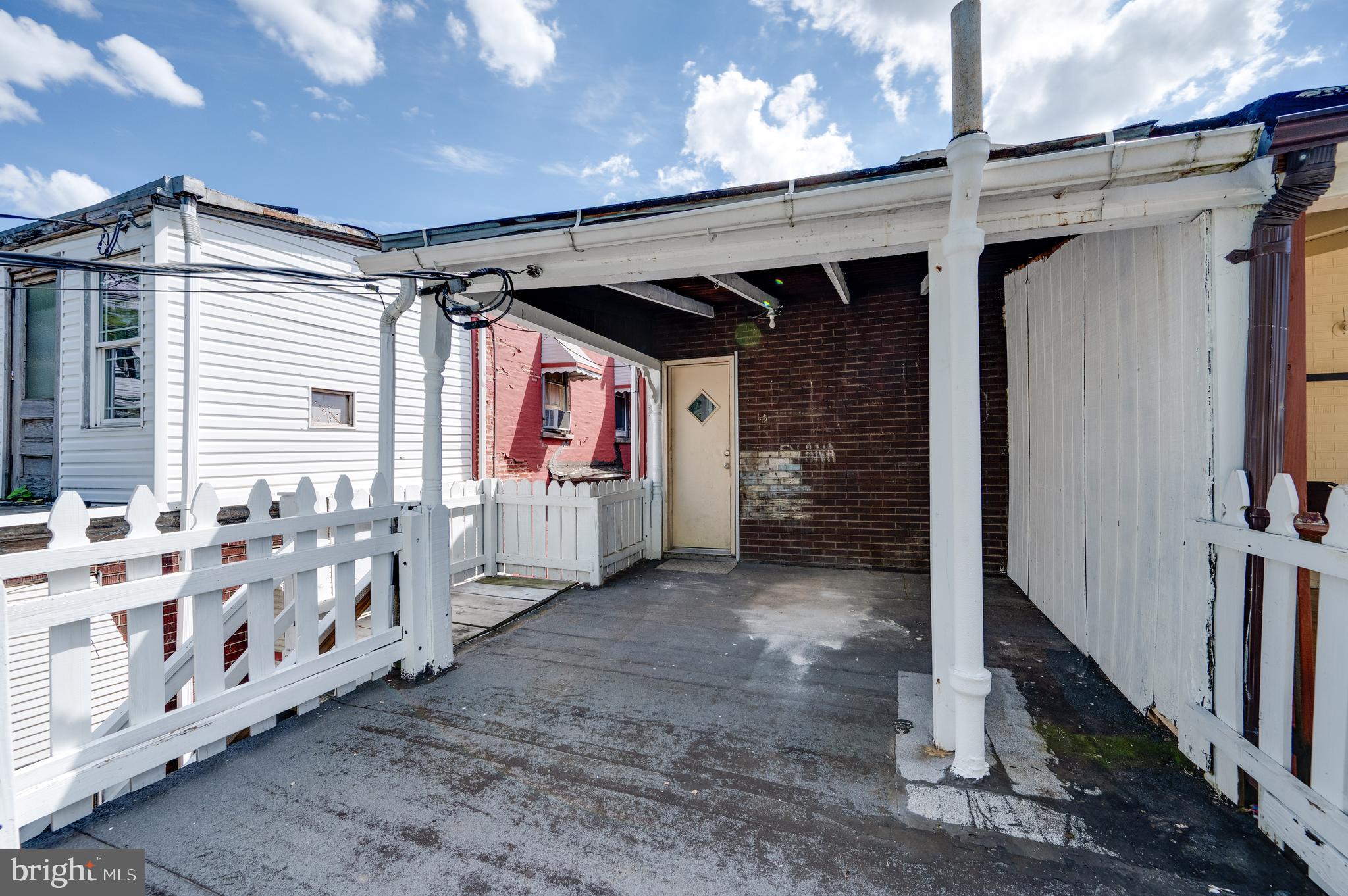 1205 WINDSOR STREET