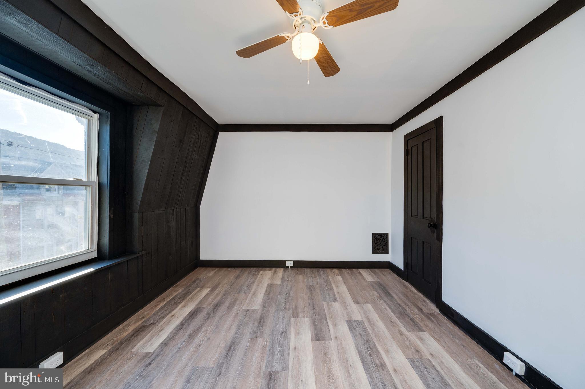 932 N 11TH STREET