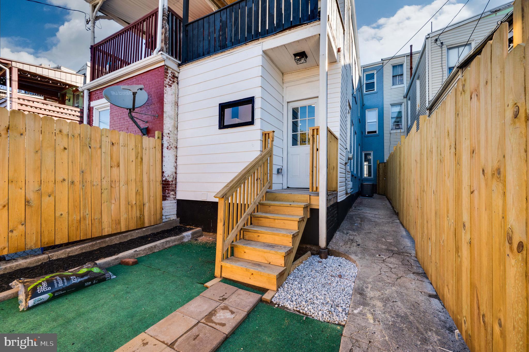 932 N 11TH STREET