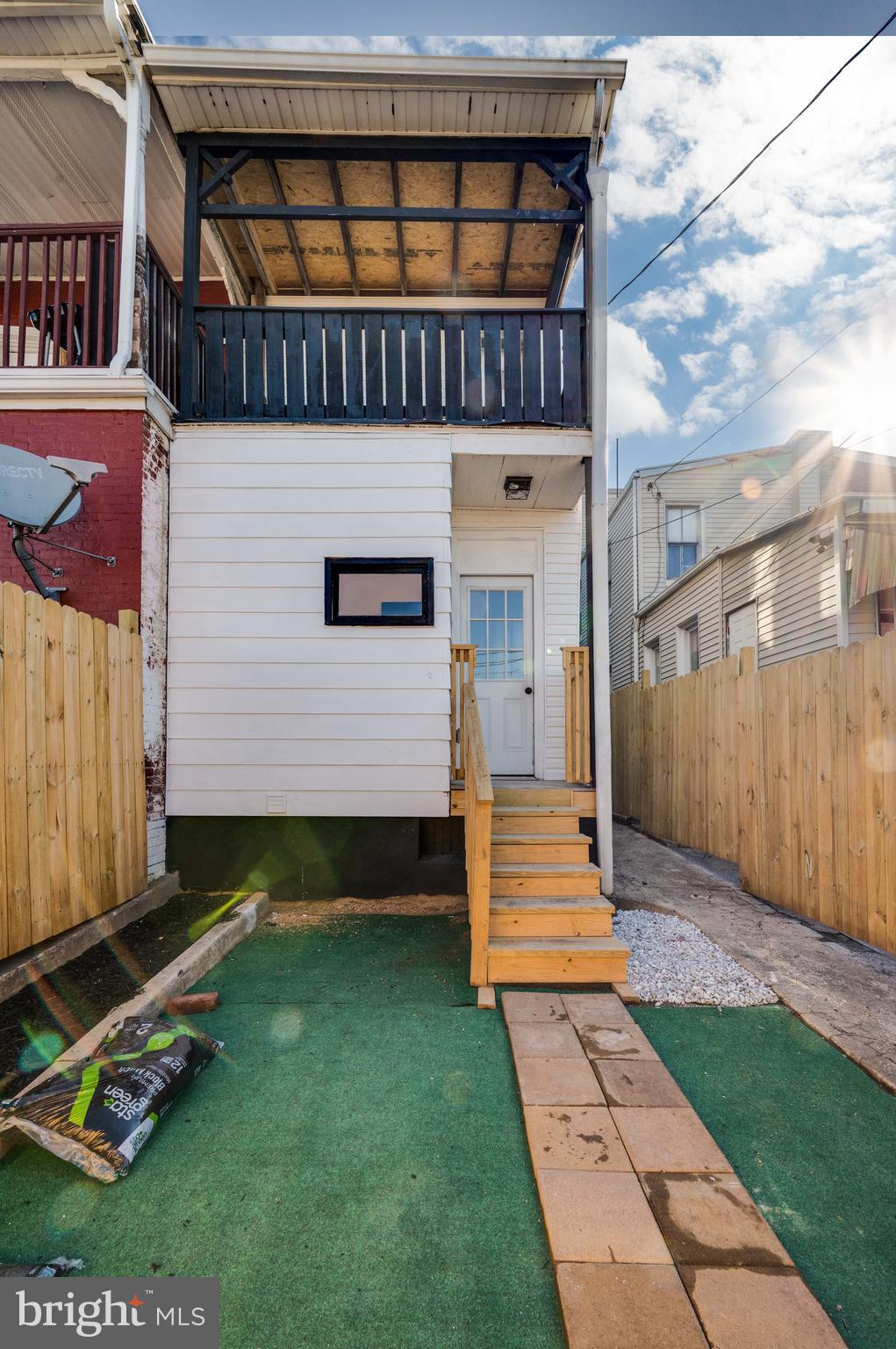 932 N 11TH STREET