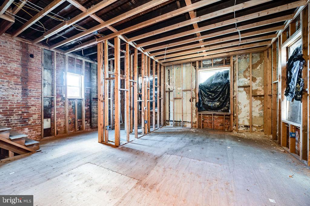 353 N 4TH STREET