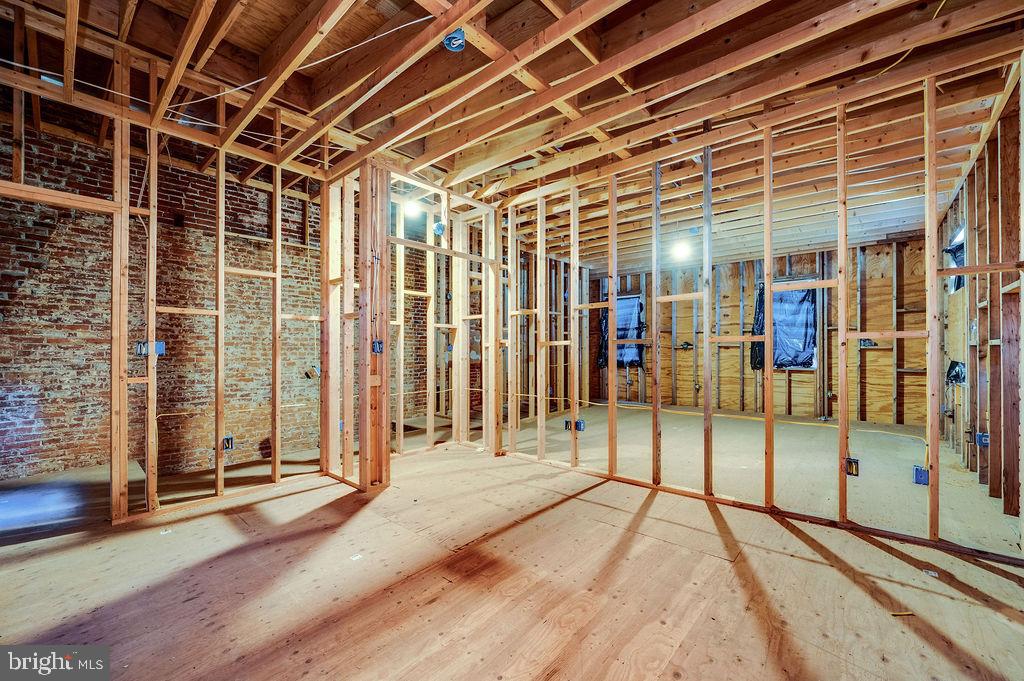 353 N 4TH STREET
