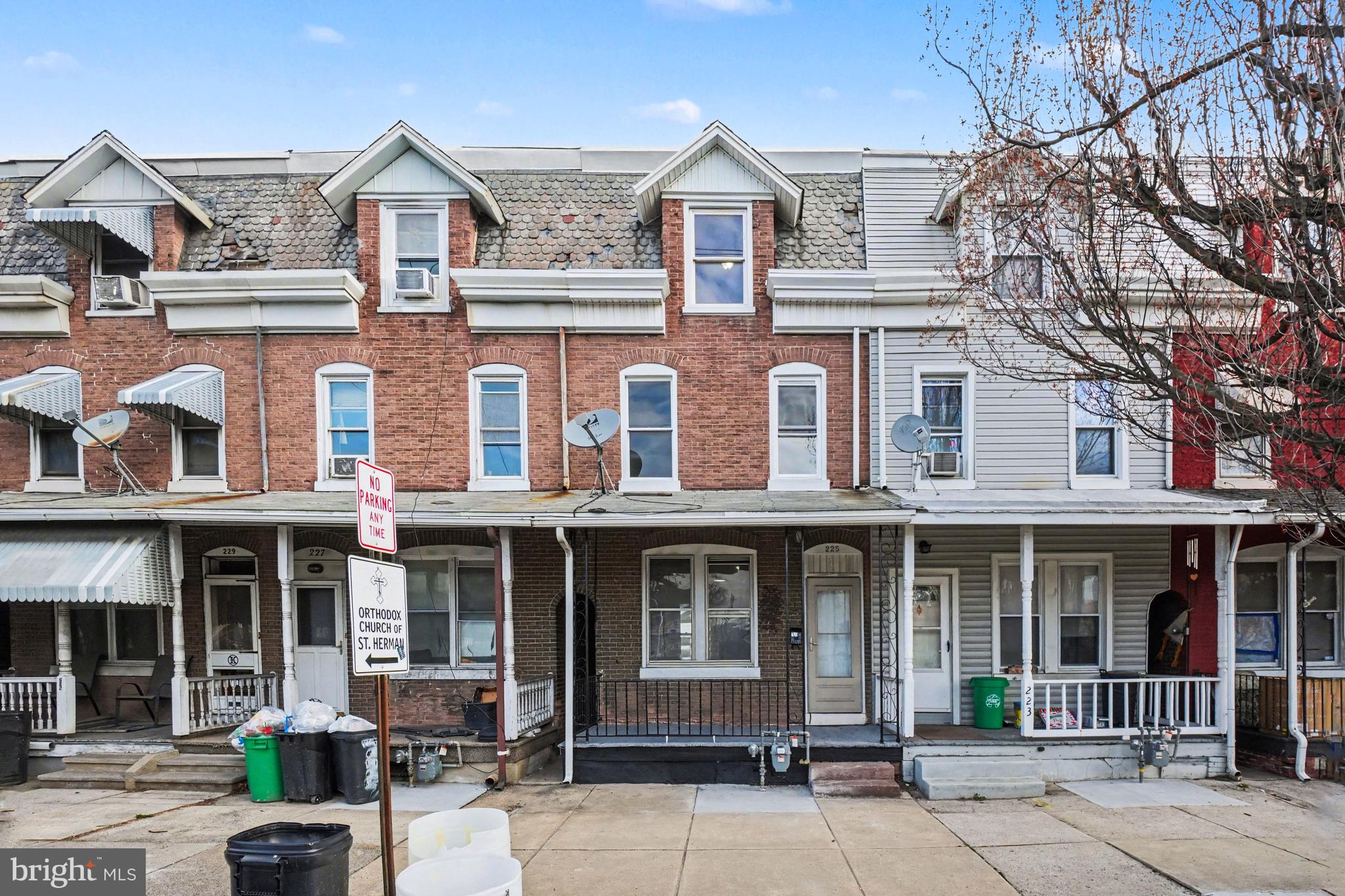 225 W LANCASTER AVENUE