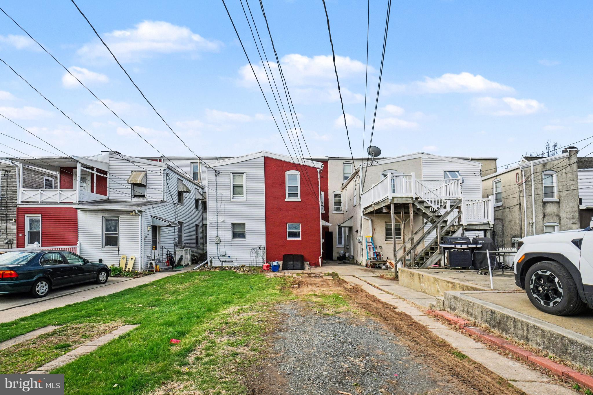 225 W LANCASTER AVENUE