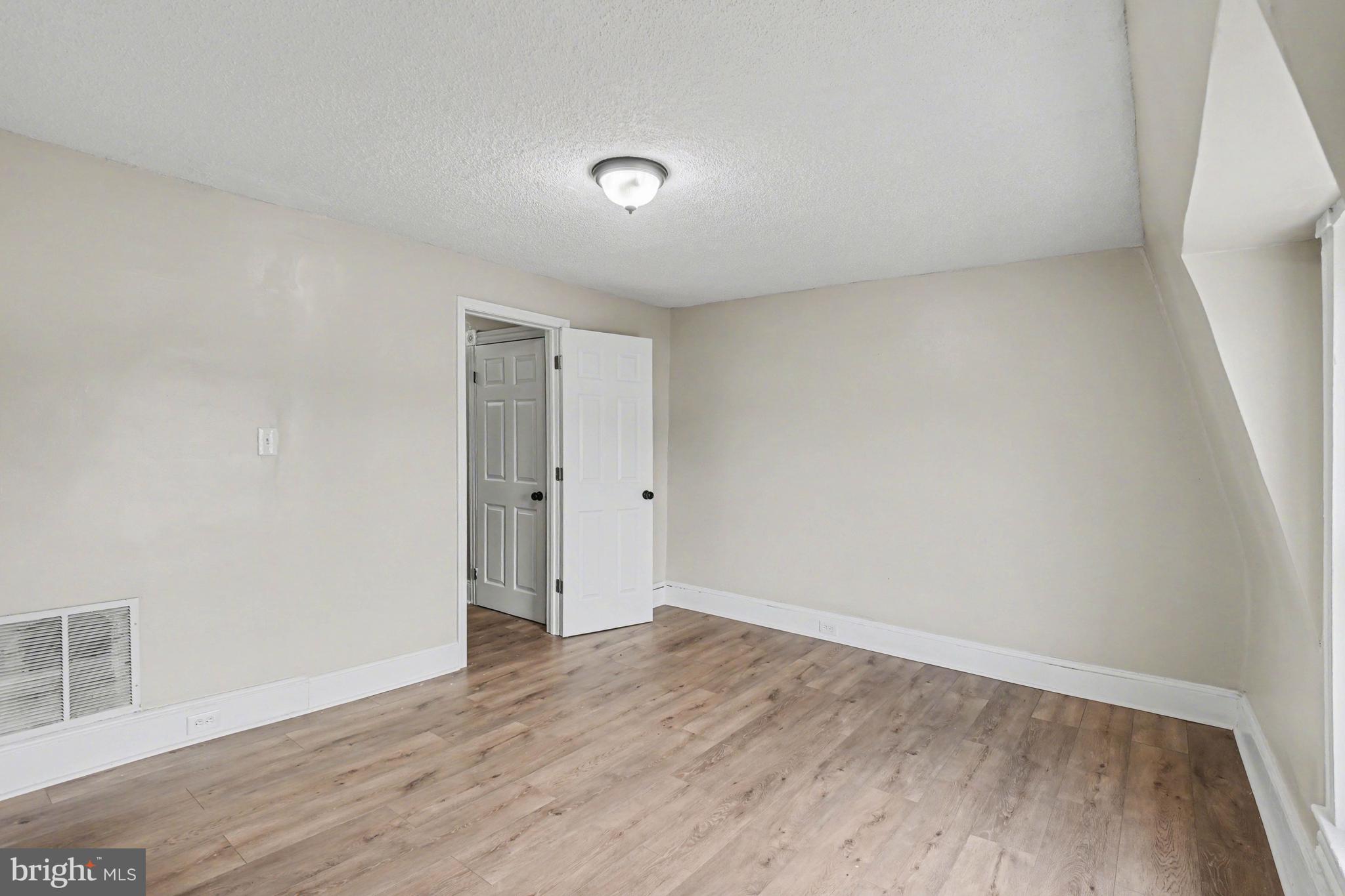 225 W LANCASTER AVENUE