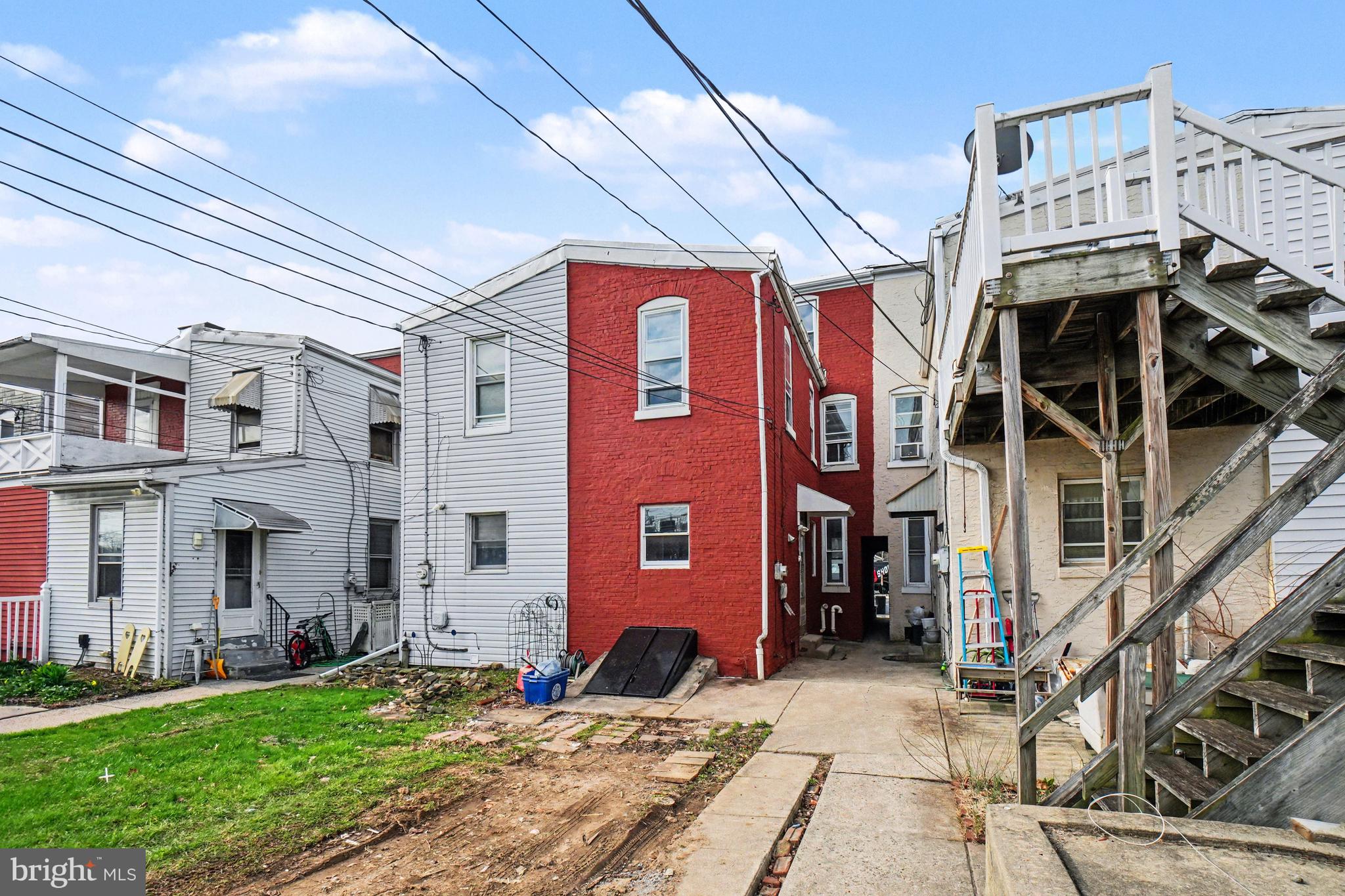 225 W LANCASTER AVENUE