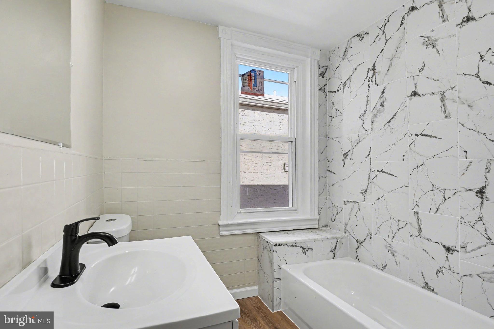 225 W LANCASTER AVENUE