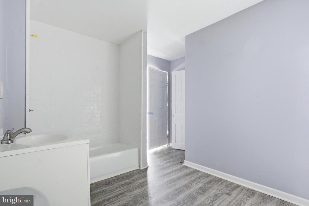 749 N 9TH STREET