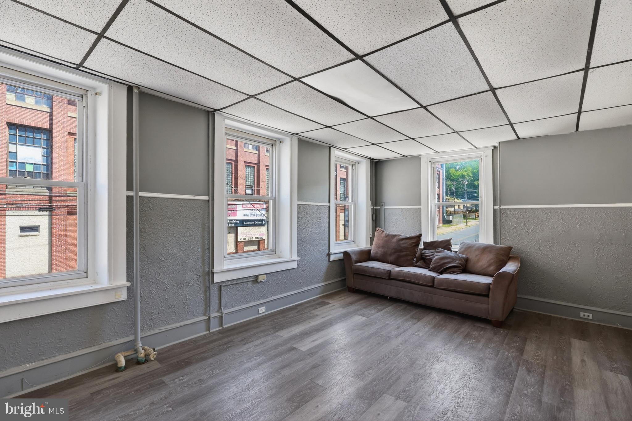 546 S 9TH STREET