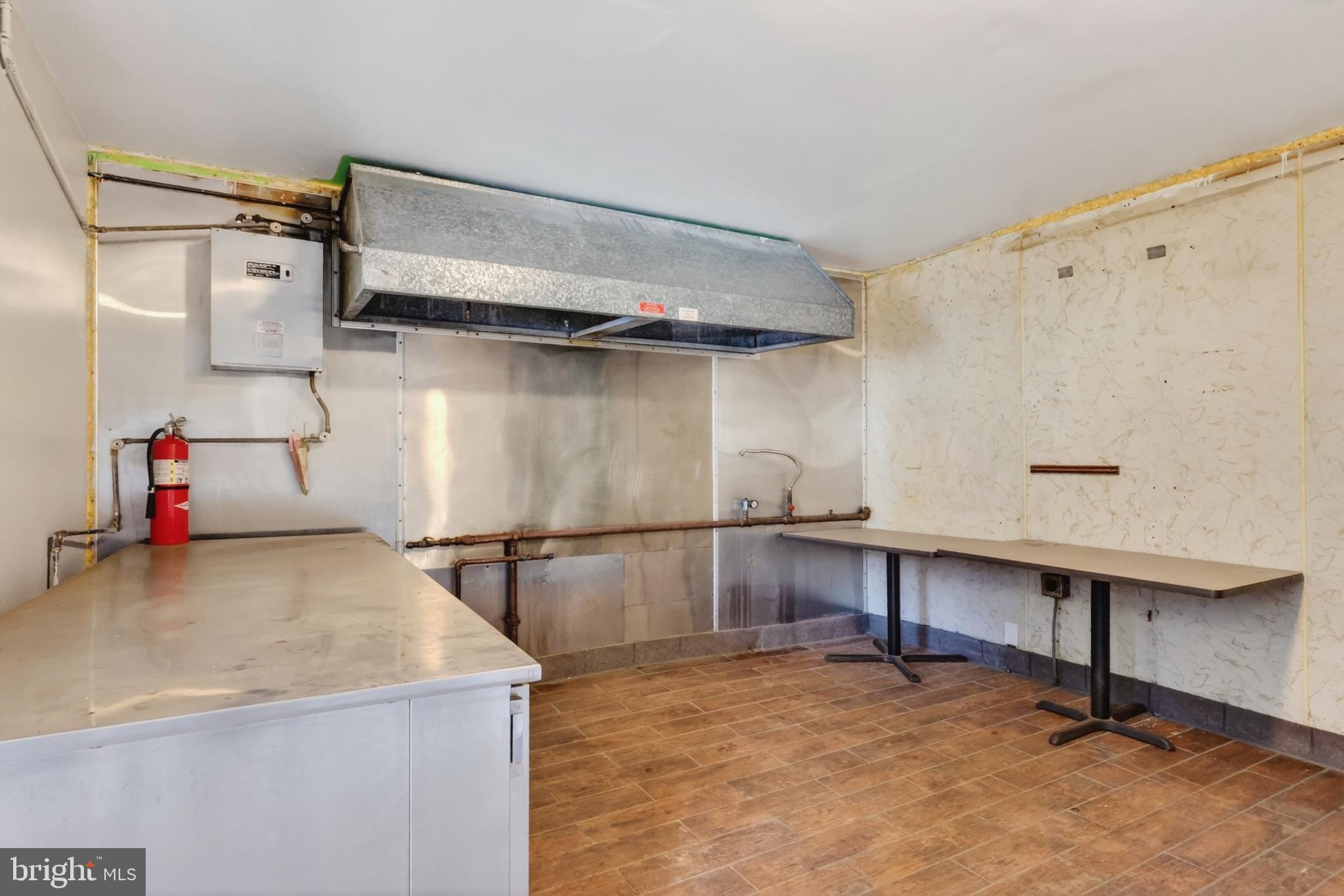 546 S 9TH STREET