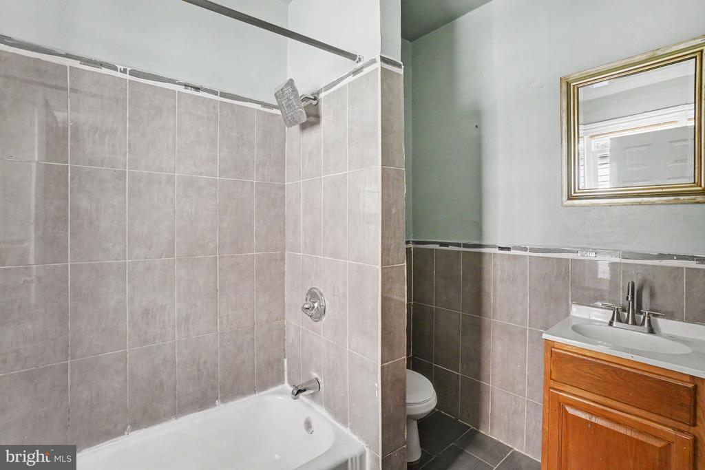 1105 GREEN STREET