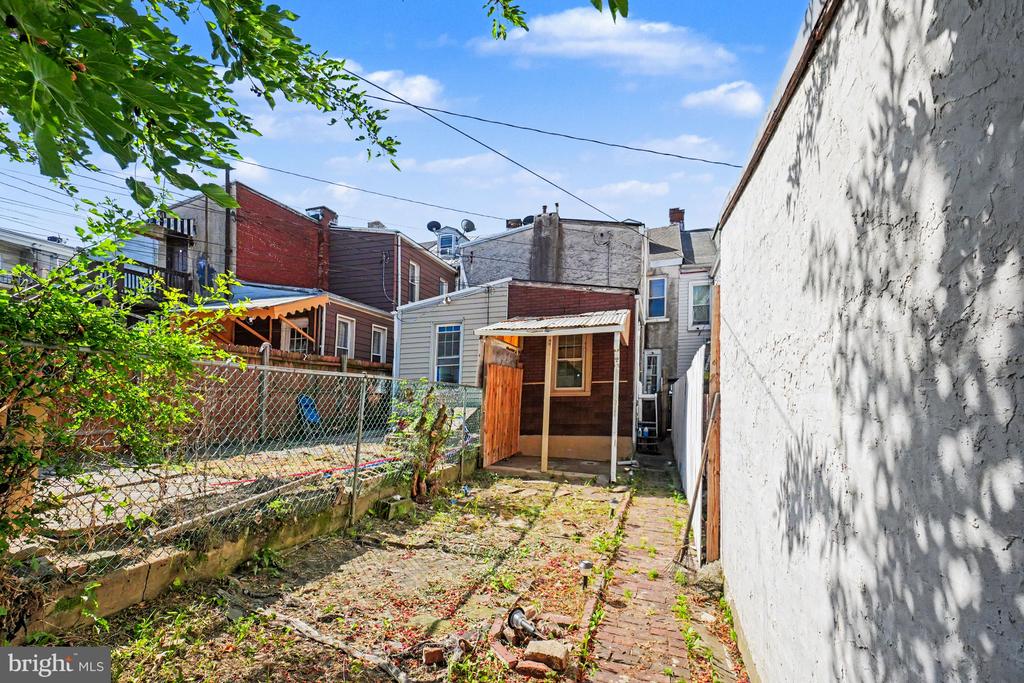 1105 GREEN STREET