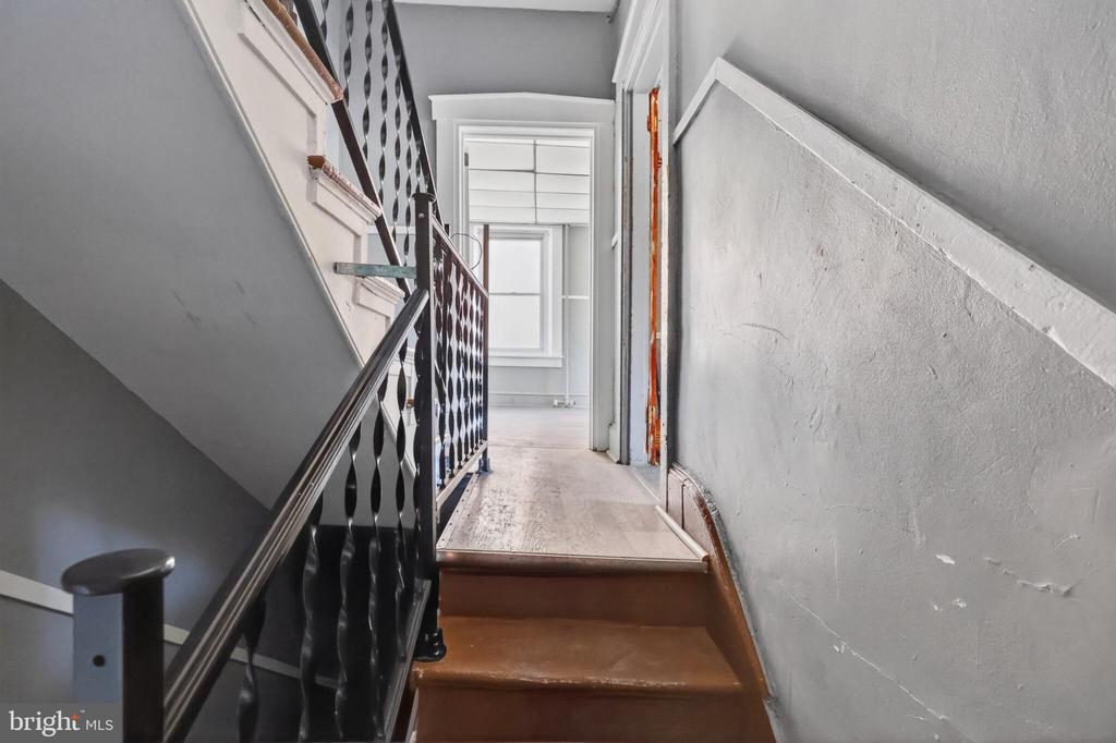 546 S 9TH STREET