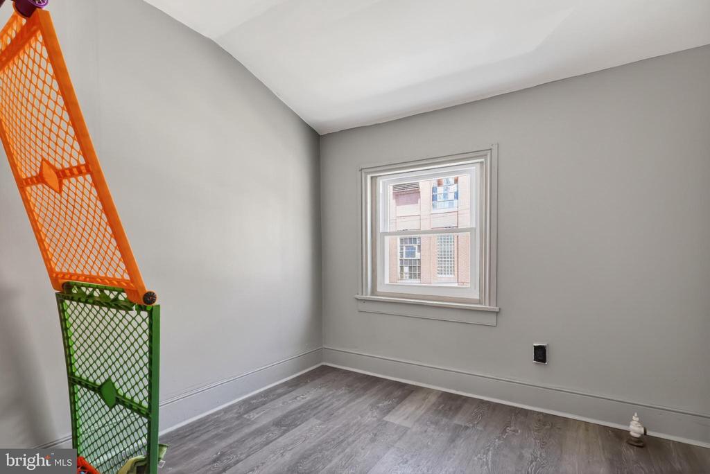 546 S 9TH STREET