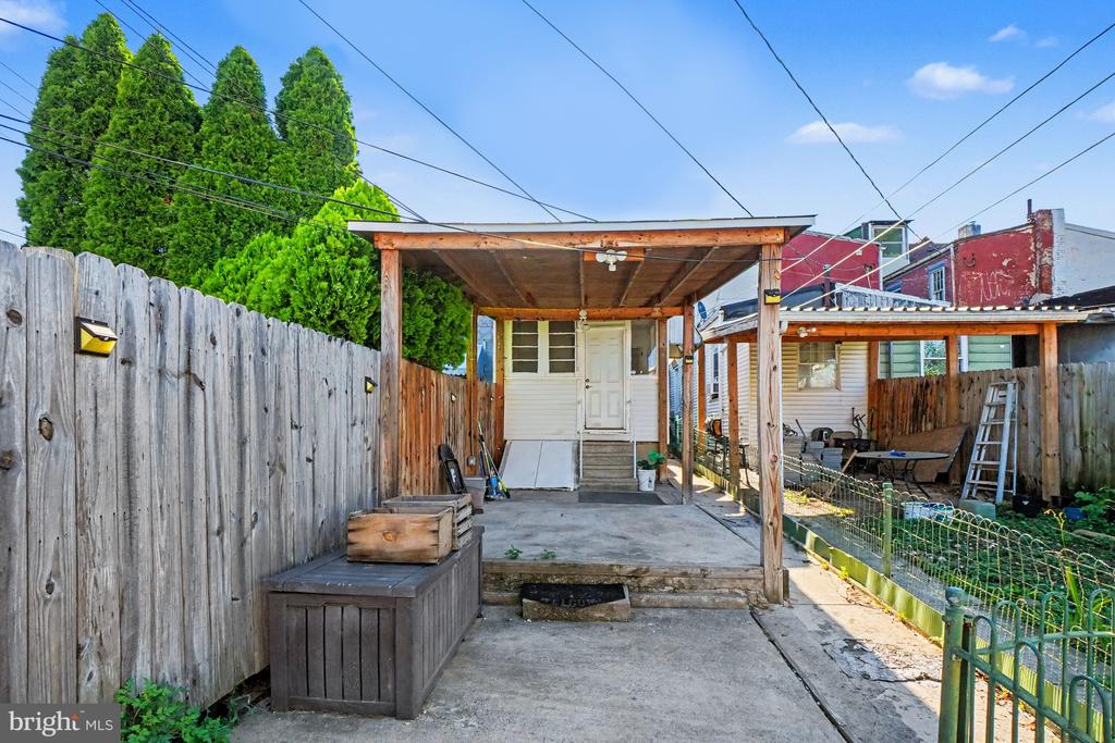 546 LOCUST STREET