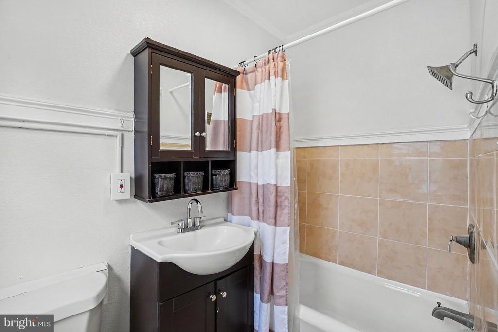 546 LOCUST STREET