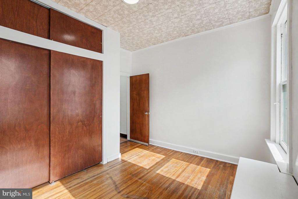 546 LOCUST STREET