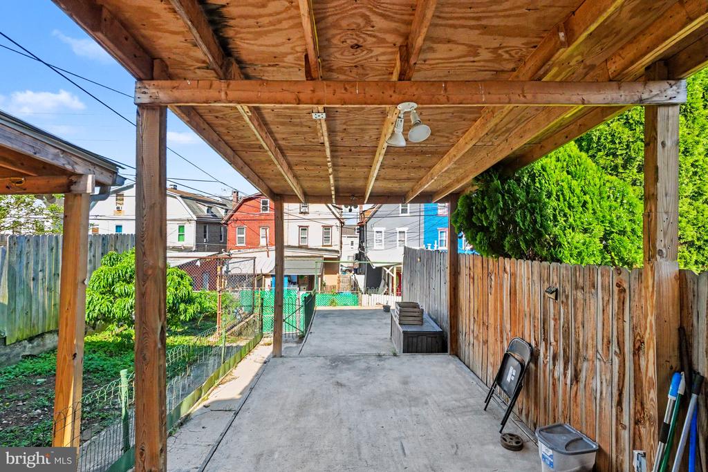 546 LOCUST STREET