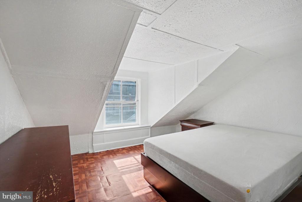 546 LOCUST STREET