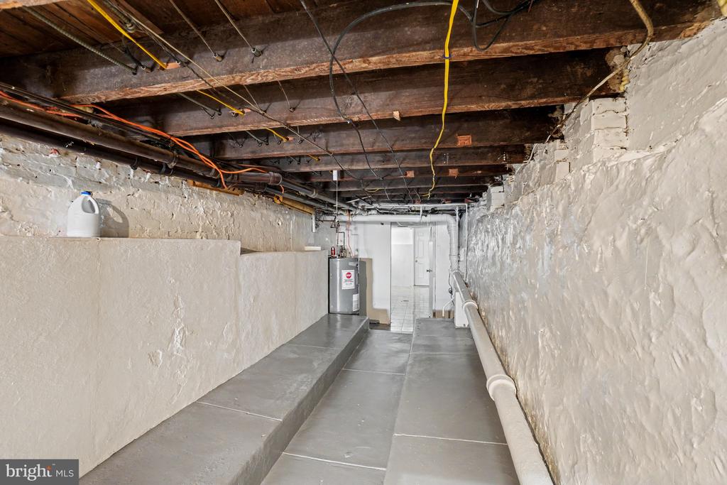 546 LOCUST STREET