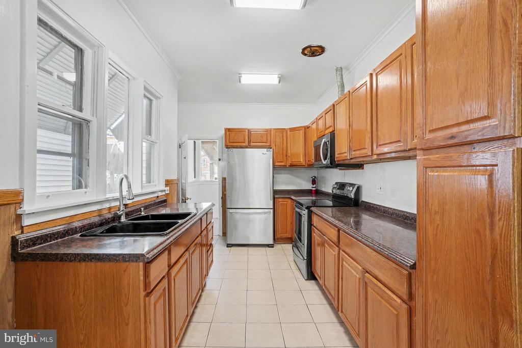 546 LOCUST STREET