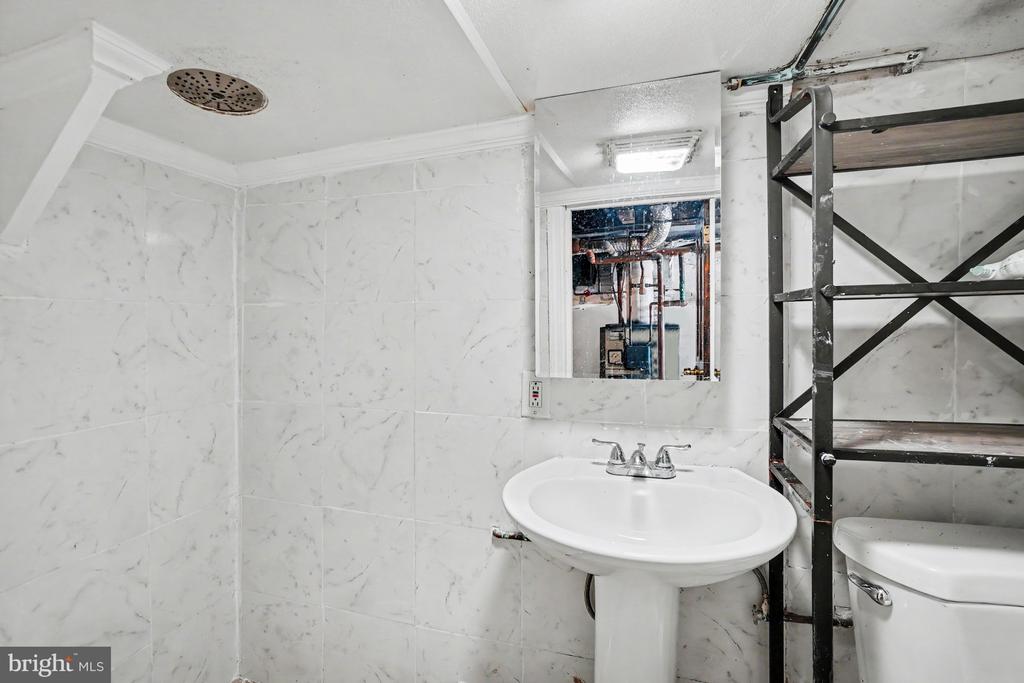 546 LOCUST STREET