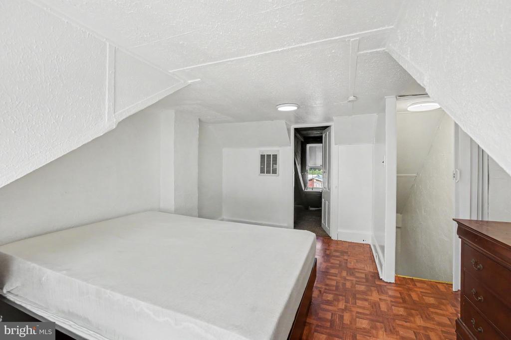 546 LOCUST STREET