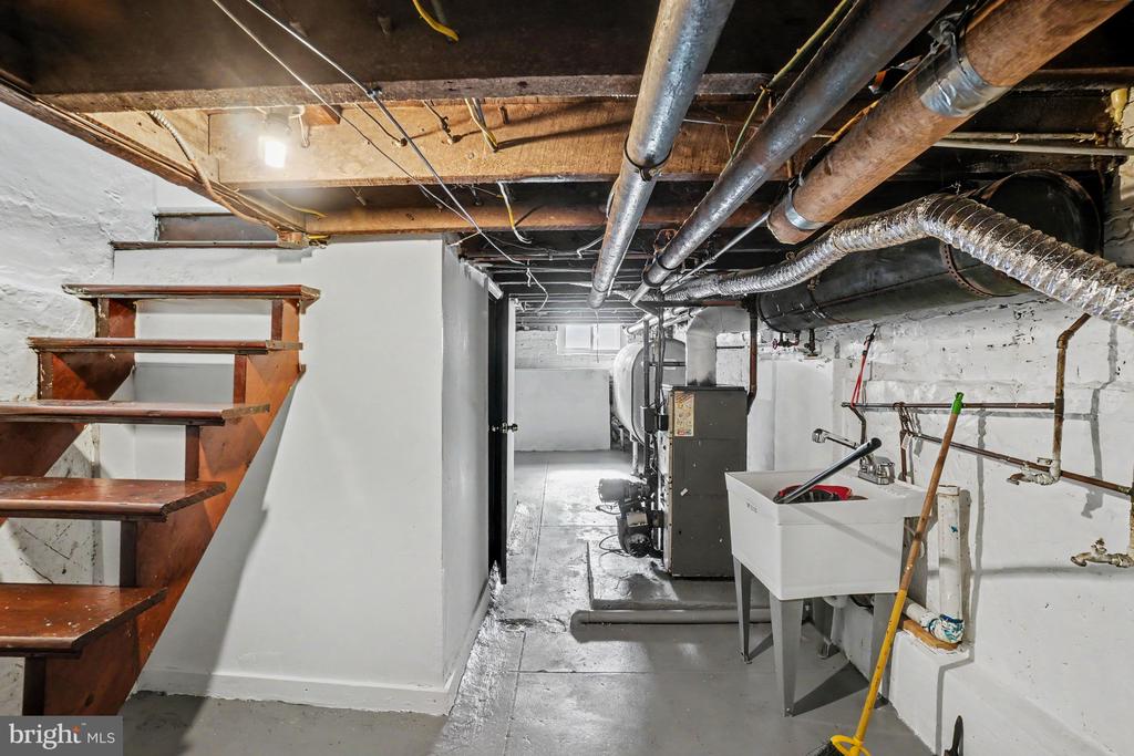 546 LOCUST STREET