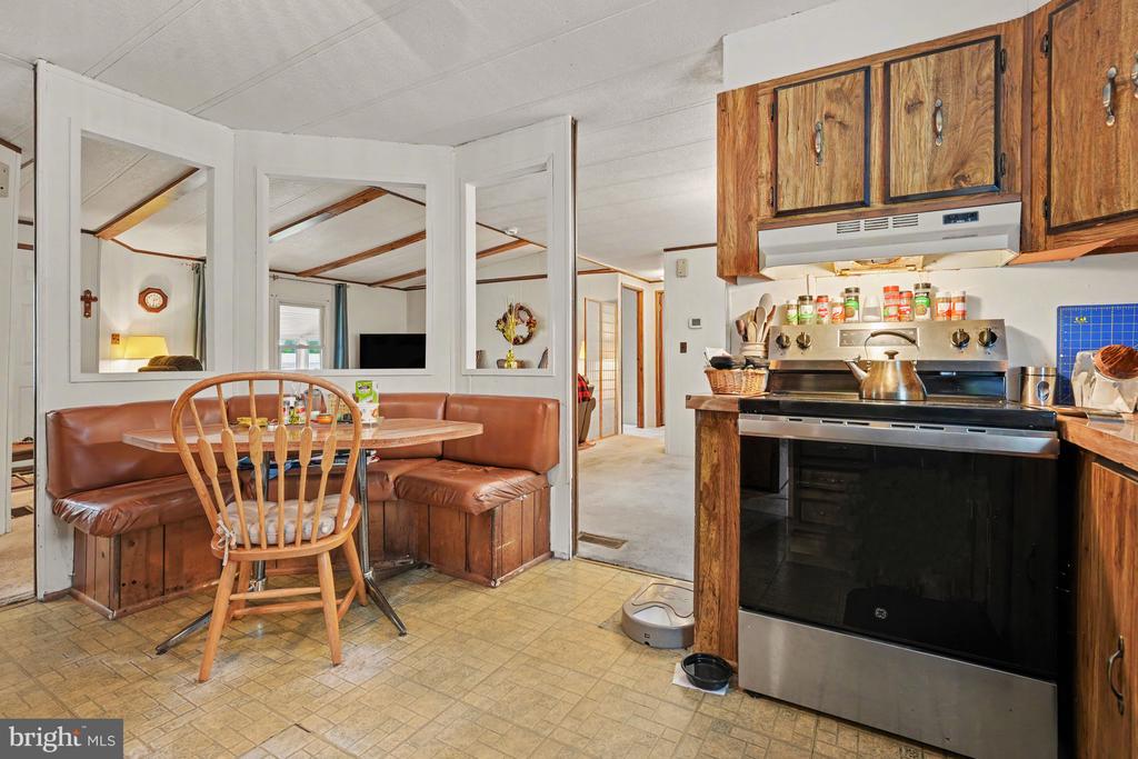 1014 CHERRYWOOD COURT