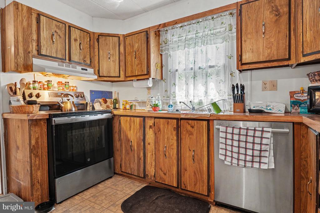 1014 CHERRYWOOD COURT