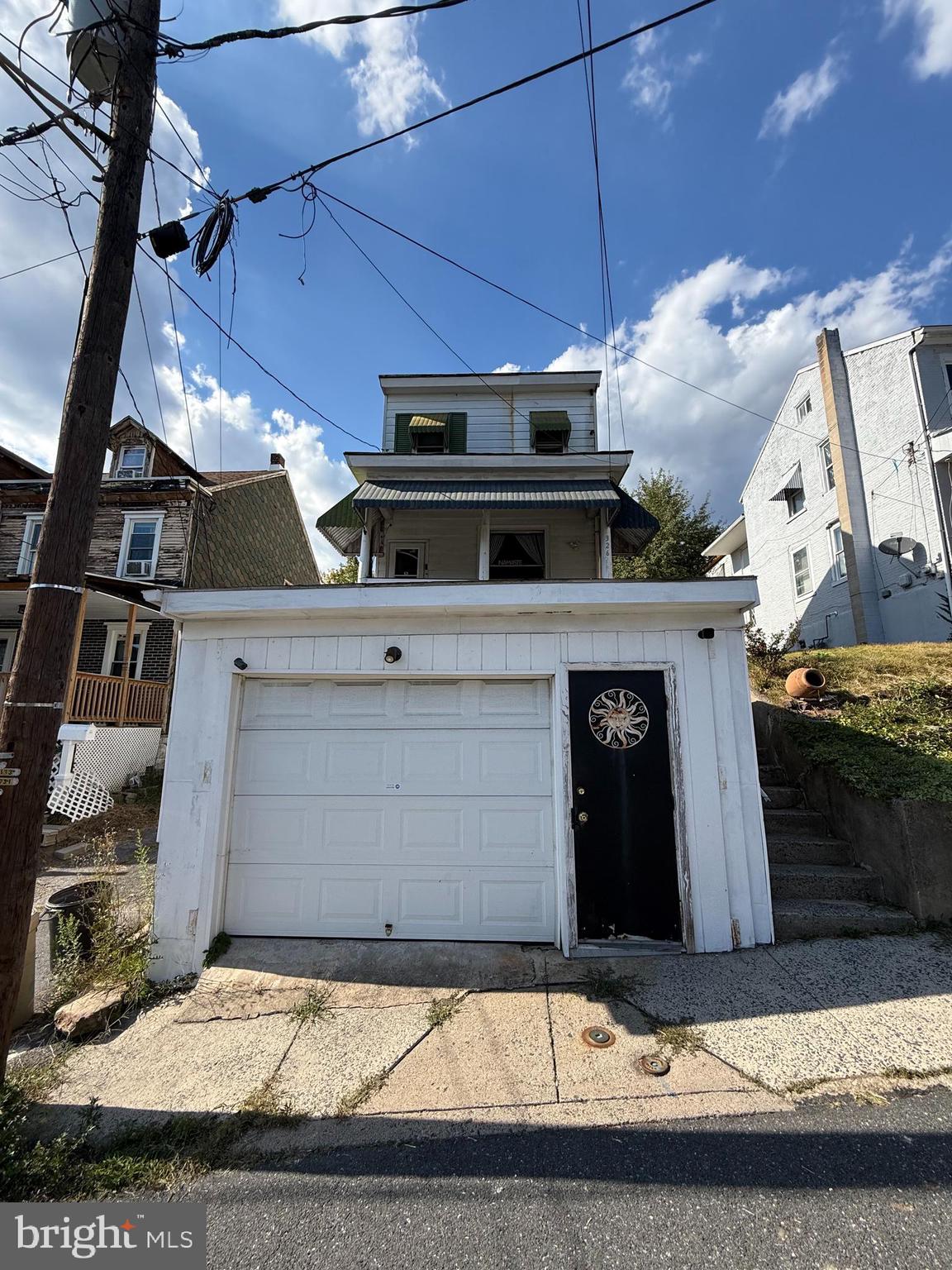 326 E RACE STREET