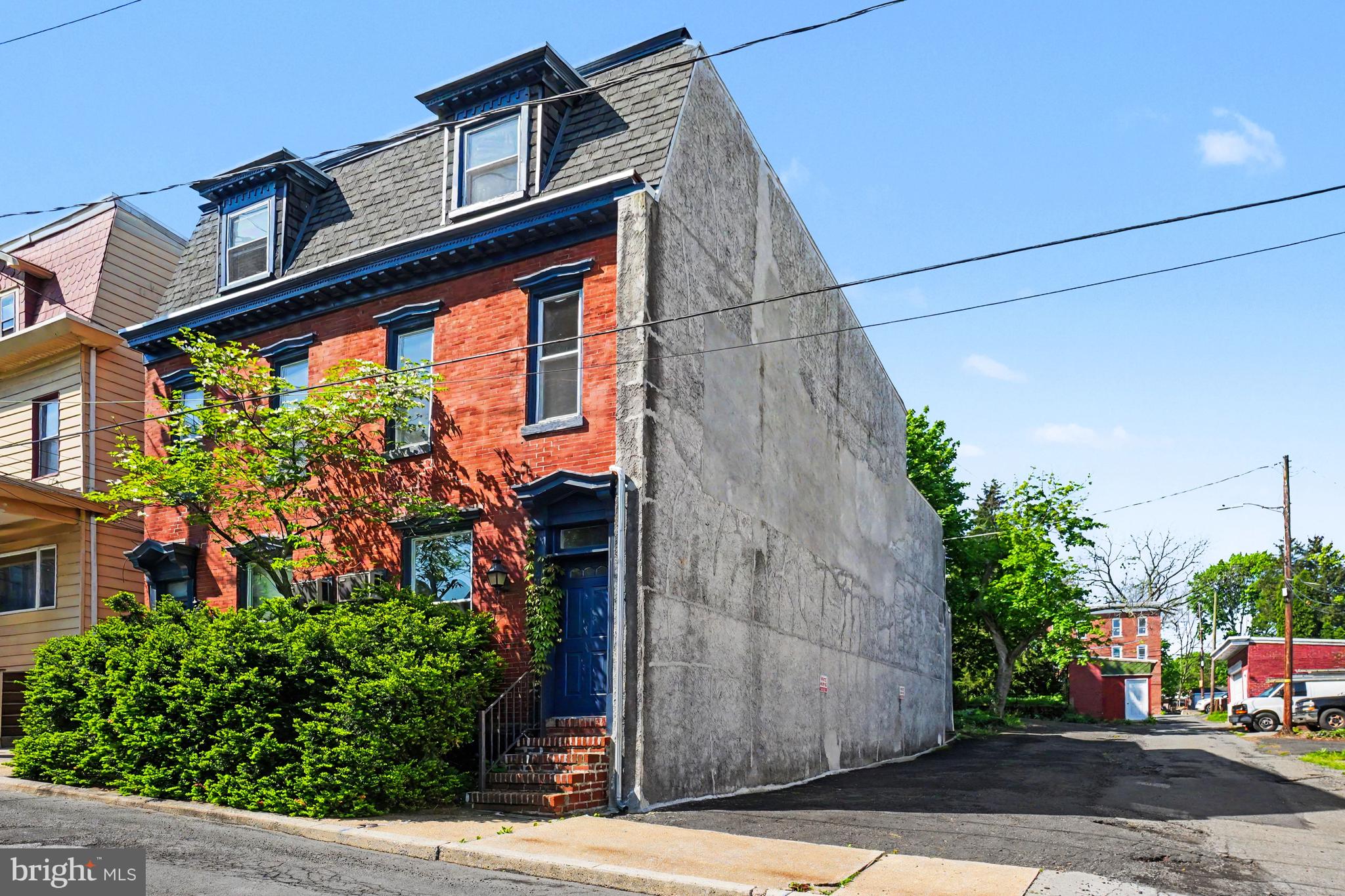 9 N 6TH STREET