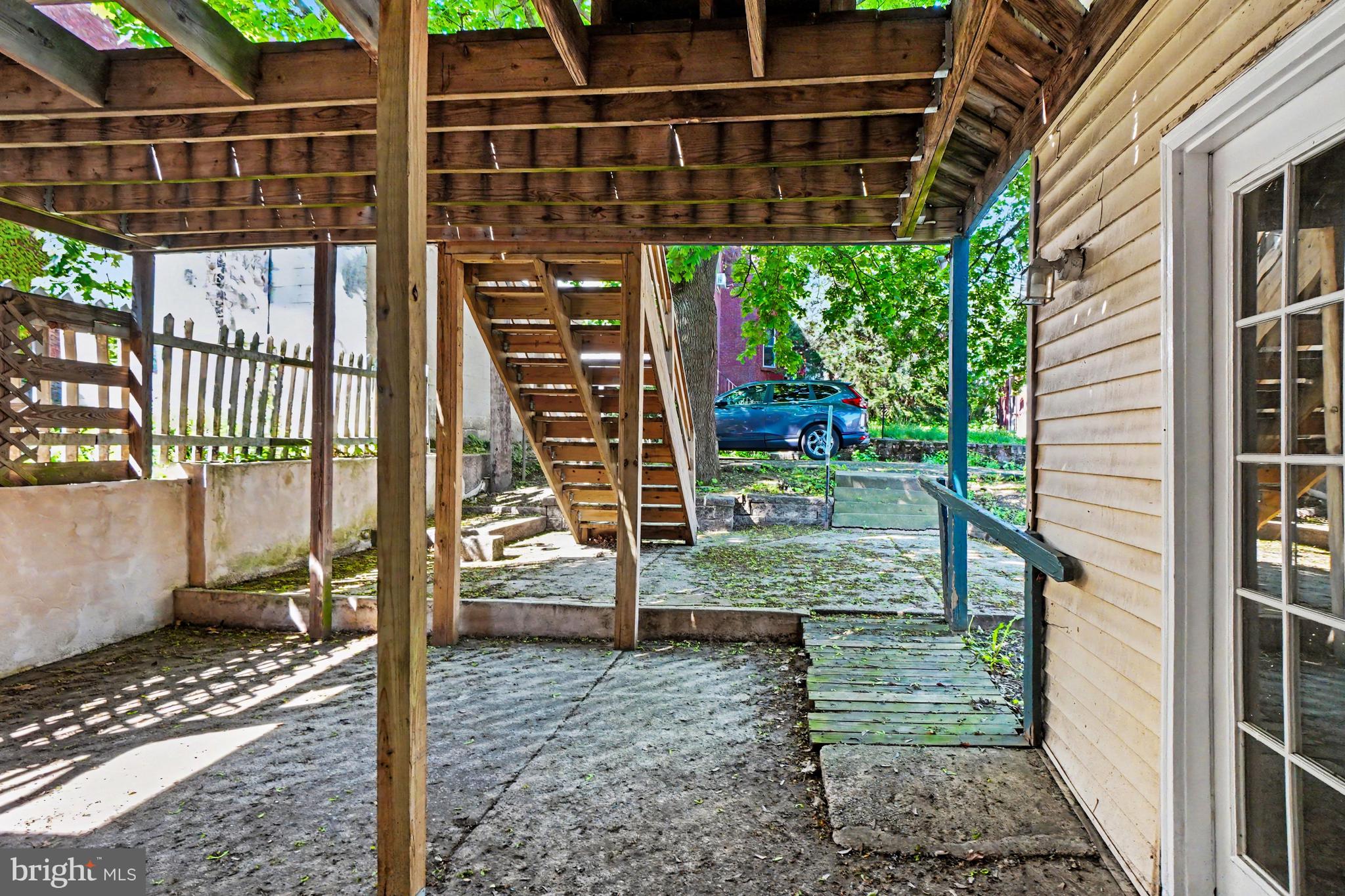 9 N 6TH STREET
