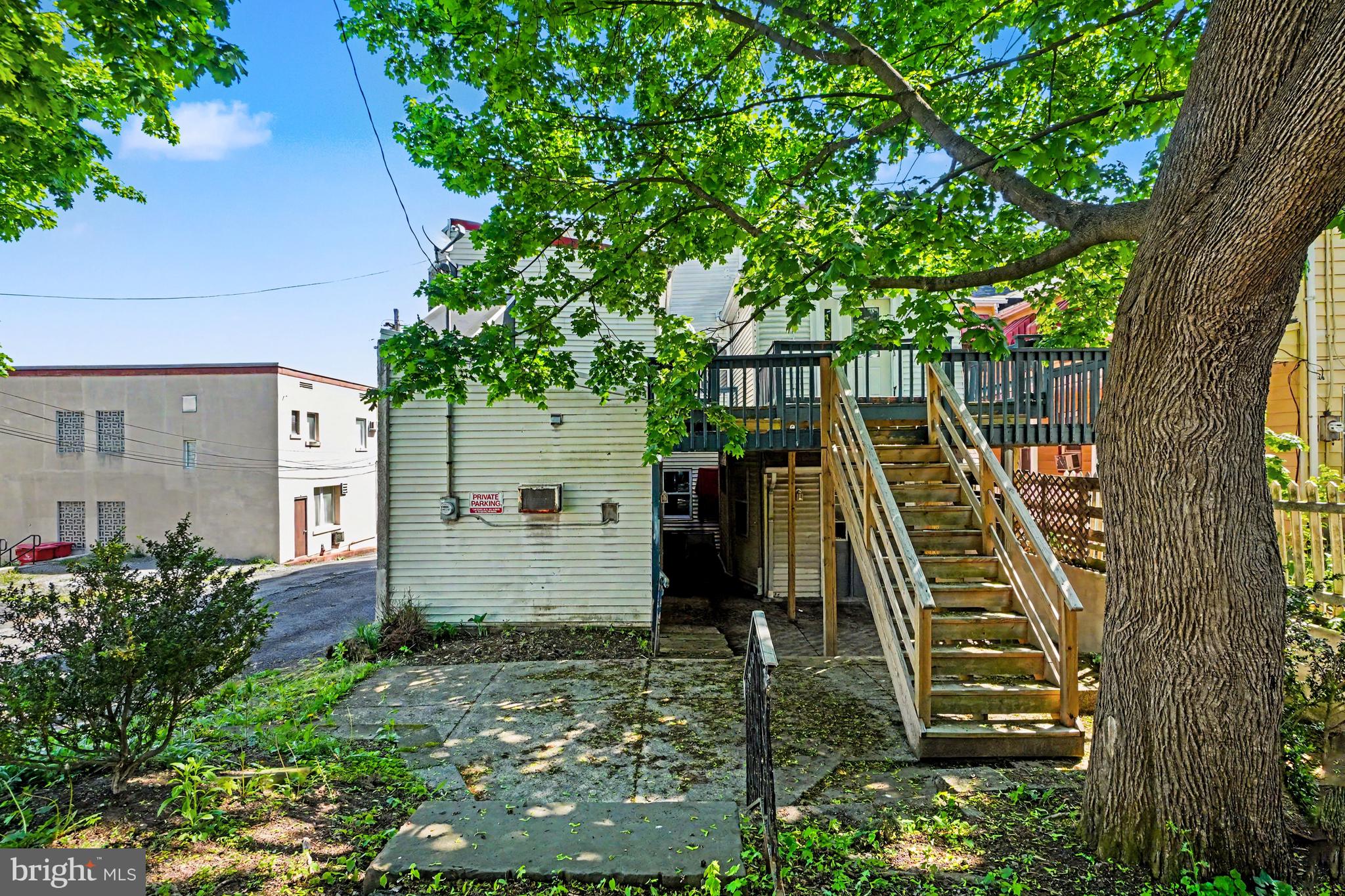 9 N 6TH STREET